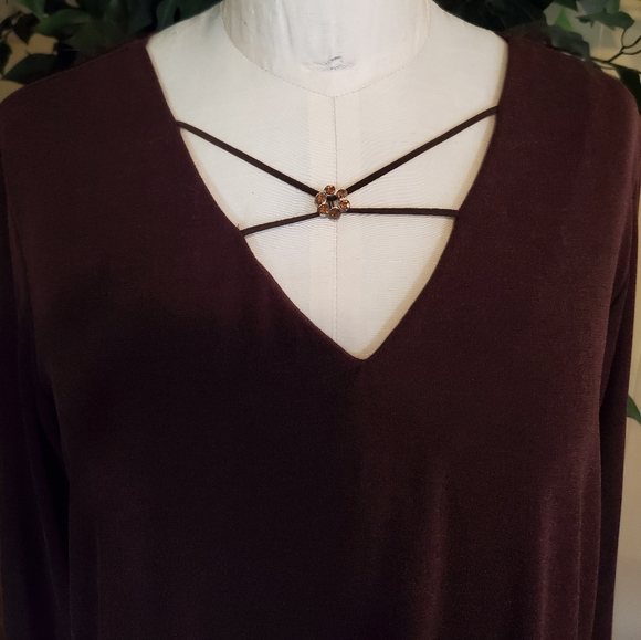 Ladie's Top - Picture 2 of 5